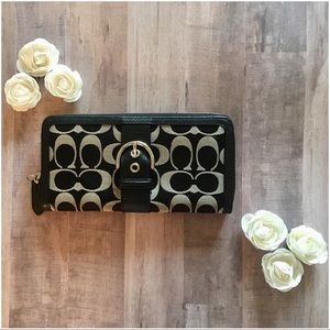 Coach - Zip Around Accordion Wallet